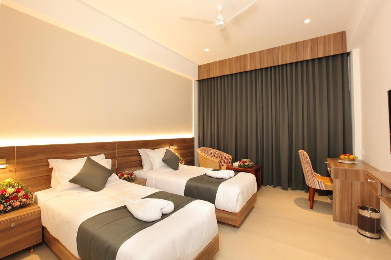 Hotel Maria Park Muvattupuzha ภายนอก รูปภาพ