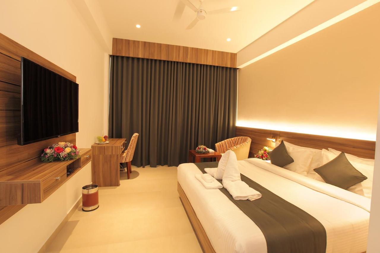 Hotel Maria Park Muvattupuzha ภายนอก รูปภาพ