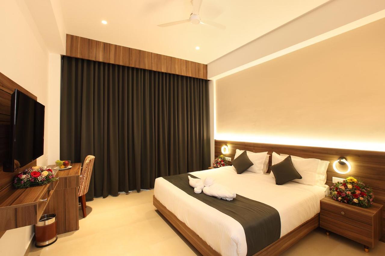 Hotel Maria Park Muvattupuzha ภายนอก รูปภาพ